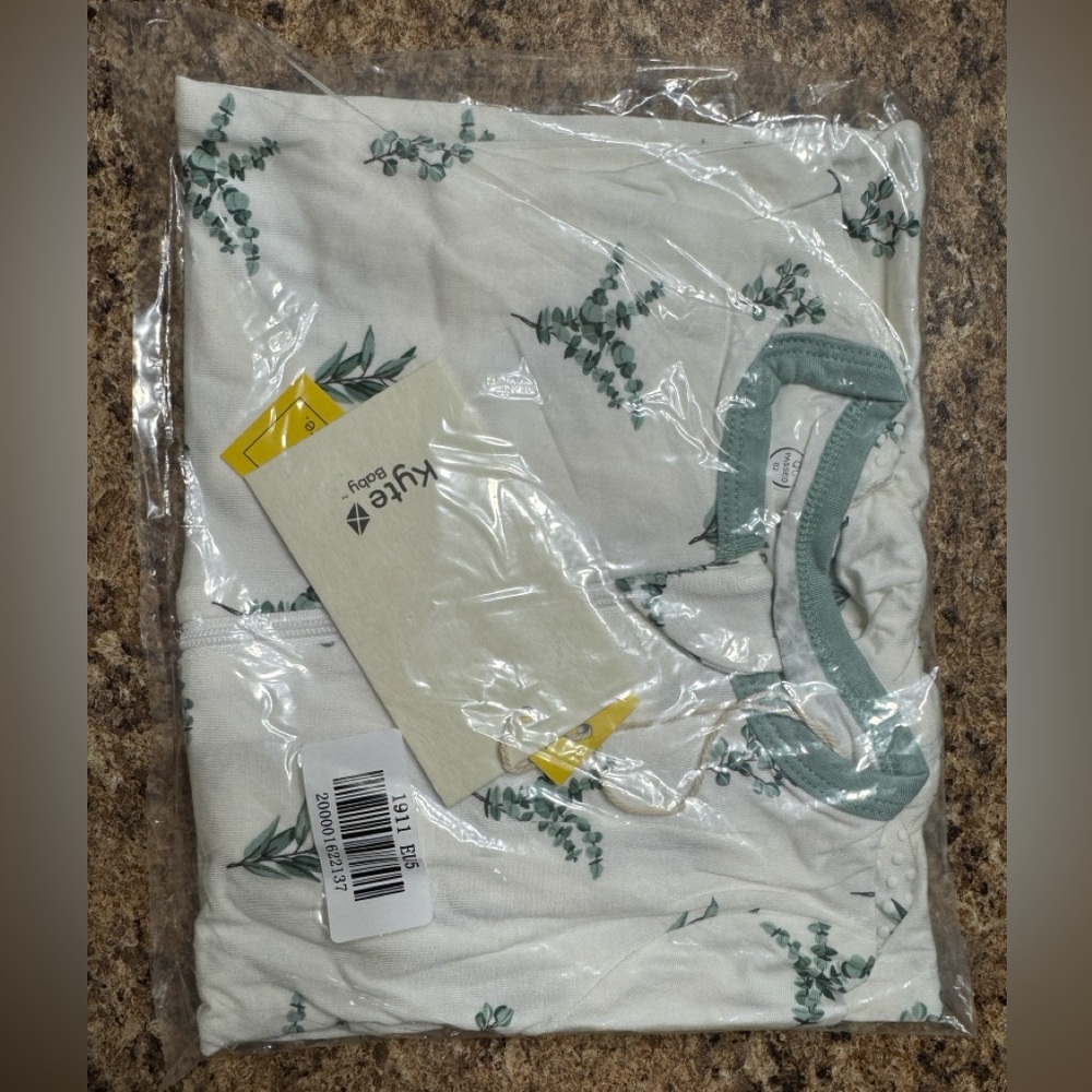 Kyte baby 18-24 zippered footie in Eucalyptus